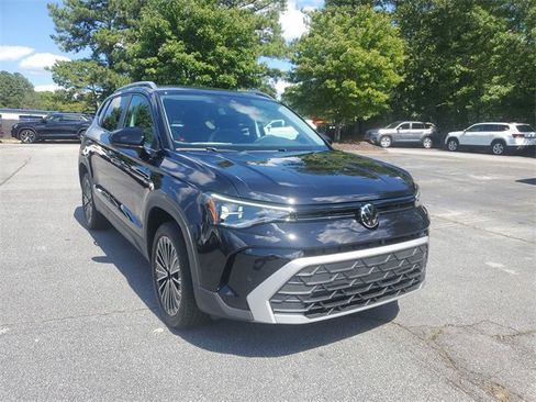 New 2025 Volkswagen Taos SE image 3