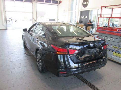 Used 2024 Nissan Altima 2.5 SV image 6