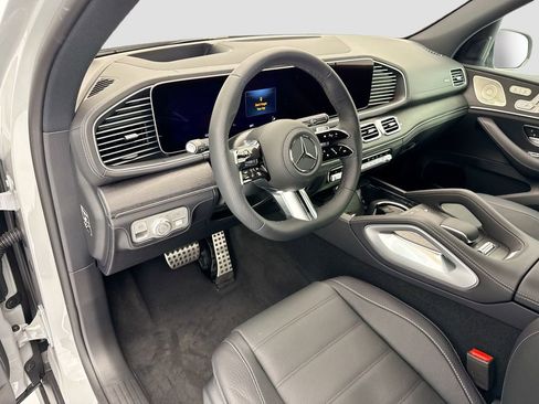 New 2026 Mercedes-Benz GLS 580 4MATIC image 9