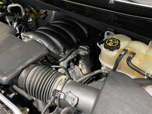 Used 2022 GMC Yukon XL Denali image 32