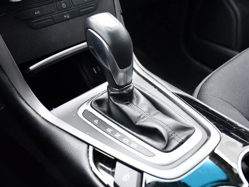 Used 2016 Ford Edge SE image 31