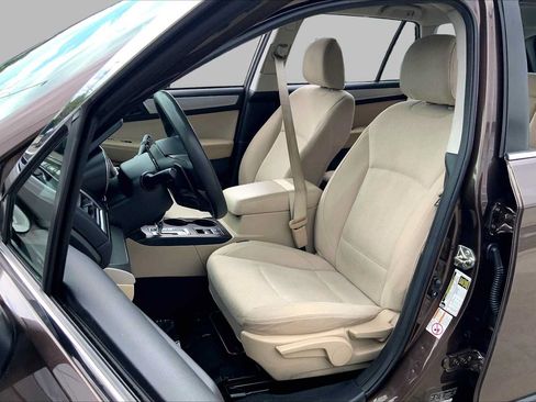Used 2019 Subaru Outback 2.5i AWD/4WD image 9