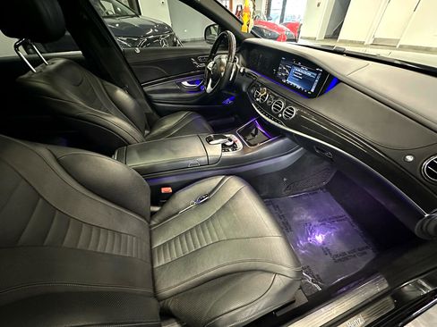 Used 2019 Mercedes-Benz S 560 Sedan image 24