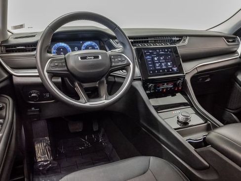 Certified 2024 Jeep Grand Cherokee Laredo AWD/4WD image 7