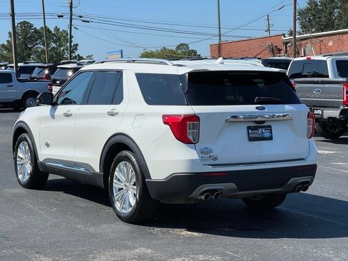 Used 2022 Ford Explorer King Ranch w/ Premium Technology Package RWD image 3