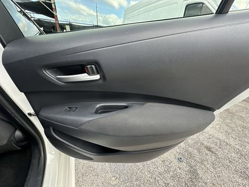 Used 2020 Toyota Corolla LE image 32