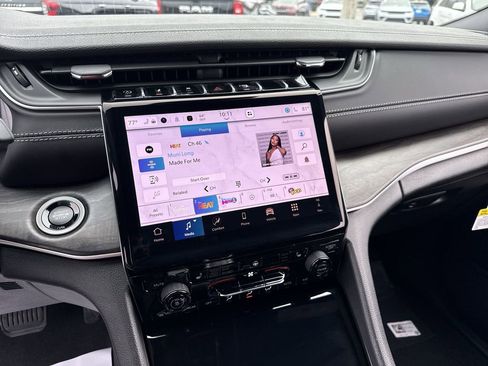 New 2025 Jeep Grand Cherokee Limited w/ Trailer Tow Package image 23