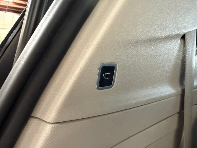 Used 2024 Chrysler Pacifica Limited FWD image 27