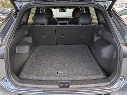 New 2026 Volkswagen Tiguan SE R-Line FWD image 13