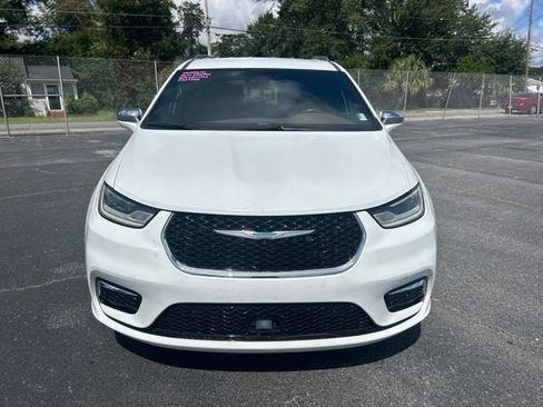 Used 2021 Chrysler Pacifica Limited w/ Uconnect Theater Family Group FWD image 7