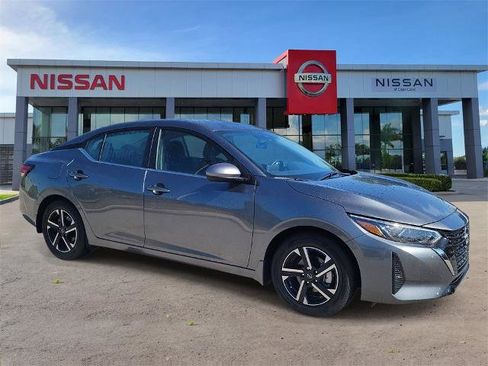 Certified 2025 Nissan Sentra SV image 2