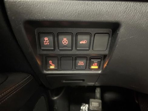 Used 2020 Nissan Pathfinder Platinum image 27