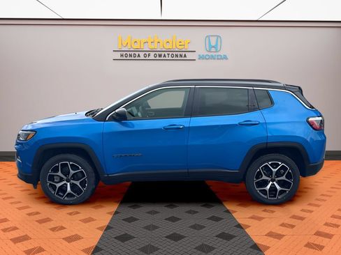 Used 2025 Jeep Compass Limited AWD/4WD image 2