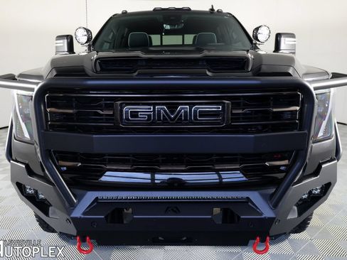 Used 2024 GMC Sierra 2500 AT4X AWD/4WD image 2