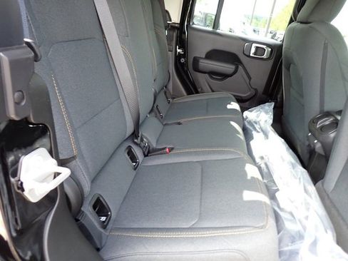 New 2025 Jeep Gladiator Sport image 11