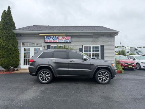 Used 2017 Jeep Grand Cherokee Overland w/ Jeep Active Safety Group AWD/4WD image 1