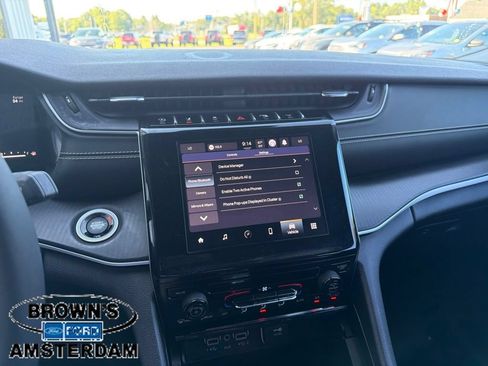 Used 2023 Jeep Grand Cherokee L Laredo AWD/4WD image 10