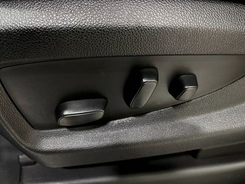 Used 2018 Chevrolet Suburban Premier AWD/4WD image 16