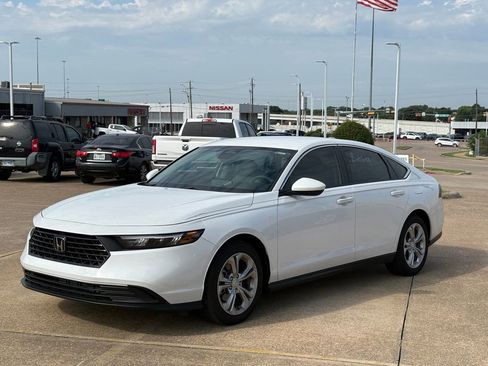 Used 2025 Honda Accord LX image 25