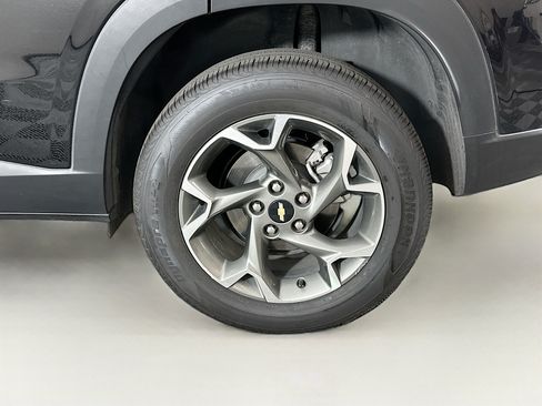 Used 2025 Chevrolet Trax LT FWD image 11