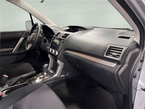 Used 2017 Subaru Forester 2.5i Premium image 13