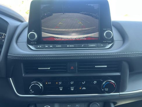 Used 2023 Nissan Rogue S FWD image 5