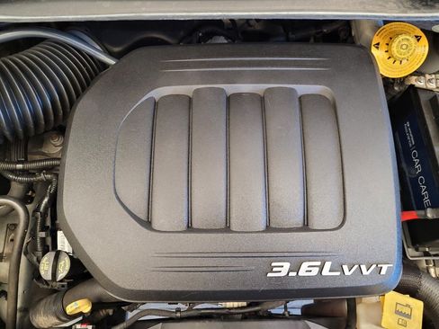 Used 2016 Dodge Grand Caravan SXT image 30