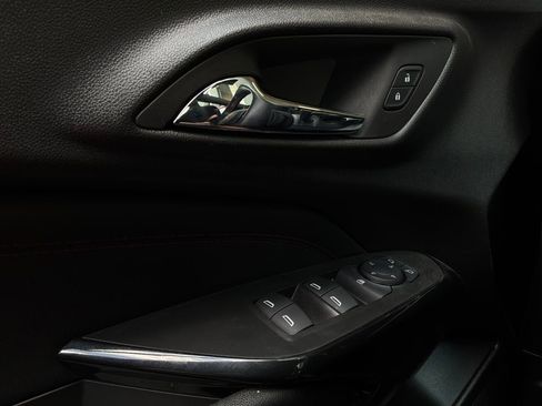 Used 2025 Chevrolet Trax RS w/ Driver Confidence Package FWD image 21