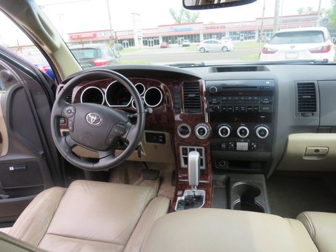 Used 2008 Toyota Sequoia Limited image 18