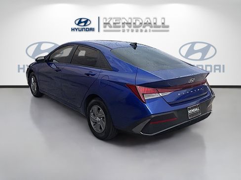 Used 2024 Hyundai Elantra SE FWD image 4