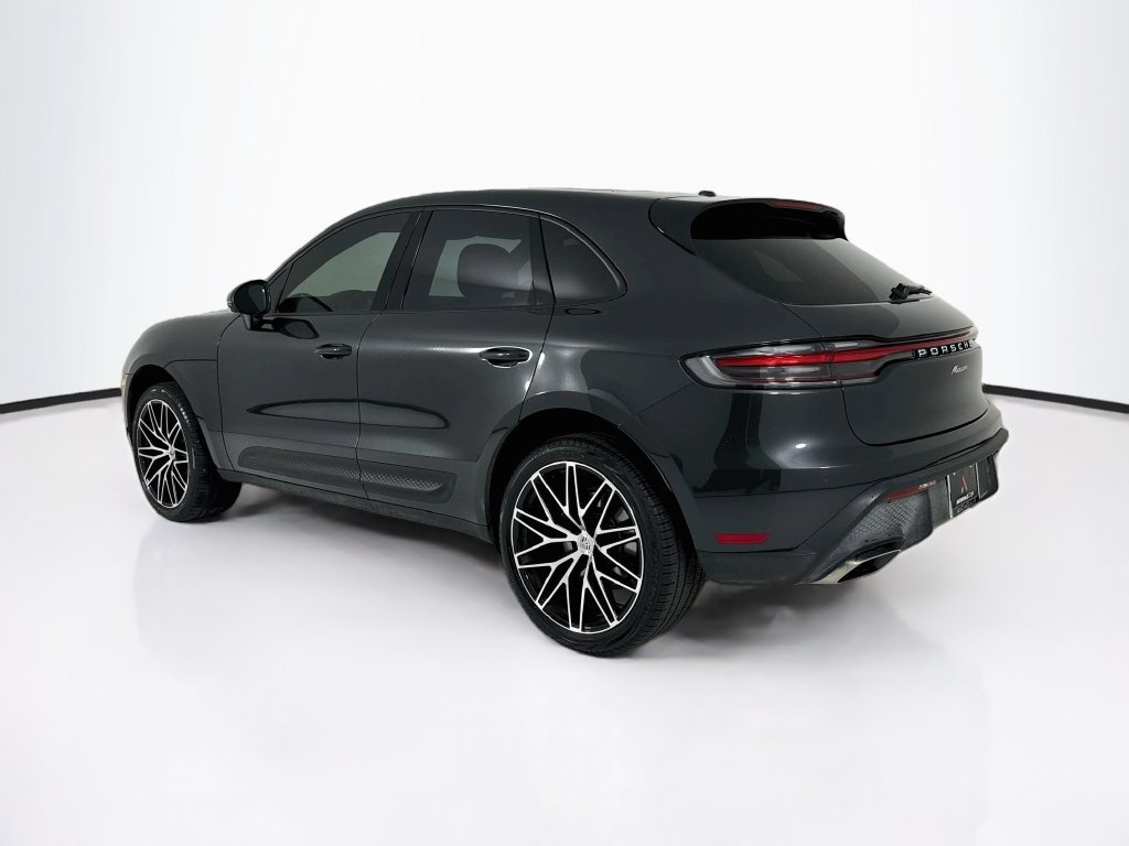 Certified 2026 Porsche Macan AWD/4WD image 3