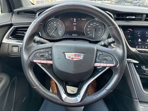 Used 2021 Cadillac XT6 Premium Luxury image 11