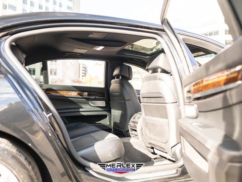 Used 2014 BMW 750Li xDrive image 19