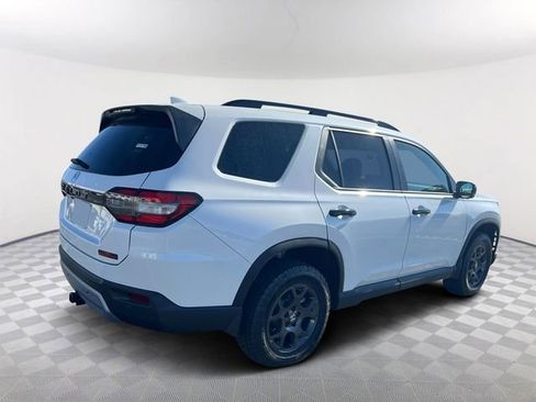 New 2025 Honda Pilot TrailSport image 7
