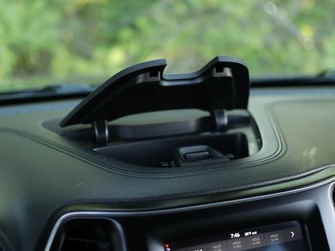 Used 2019 Jeep Cherokee Latitude w/ Popular Appearance Group FWD image 12