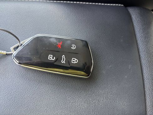 Used 2026 Volkswagen Tiguan SE AWD/4WD image 20