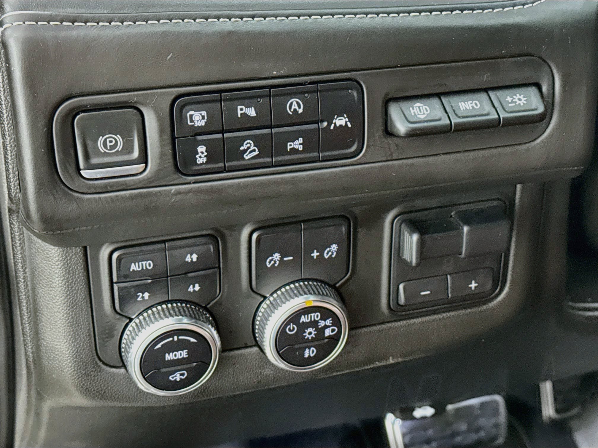 Used 2023 GMC Yukon Denali Ultimate AWD/4WD image 16