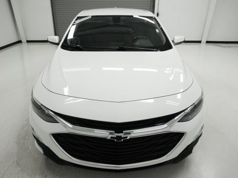 Used 2021 Chevrolet Malibu RS FWD image 2