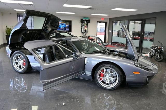 Used 2006 Ford GT RWD image 10