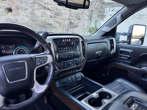 Used 2017 GMC Sierra 2500 Denali w/ Duramax Plus Package AWD/4WD image 22