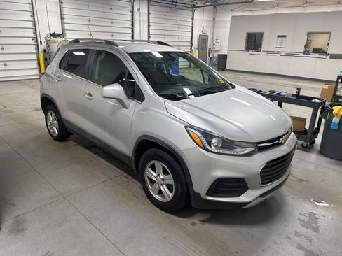 Used 2019 Chevrolet Trax LT w/ LT Convenience Package image 1