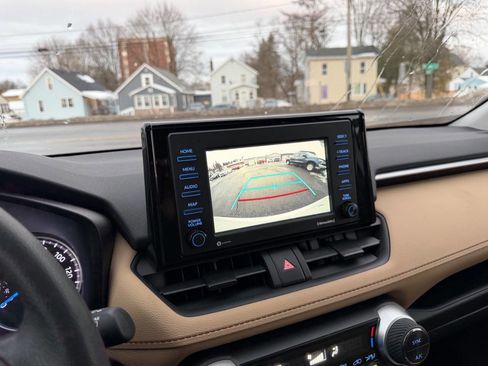 Used 2020 Toyota RAV4 XLE image 12