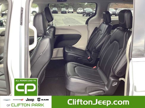 Certified 2024 Chrysler Pacifica Touring-L image 12