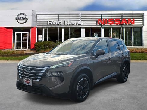 Certified 2024 Nissan Rogue SV image 2