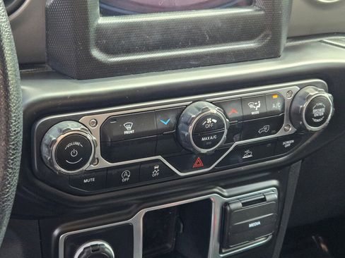 Used 2022 Jeep Wrangler Sport AWD/4WD image 20