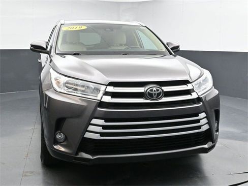 Used 2019 Toyota Highlander XLE image 5