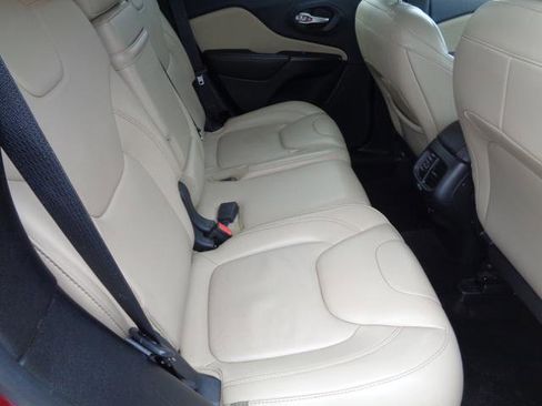 Used 2017 Jeep Cherokee Limited image 17