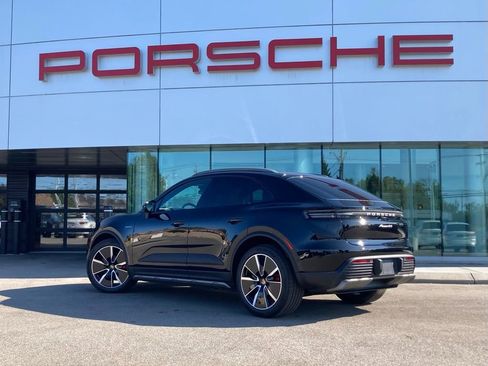 New 2025 Porsche Macan 4S Electric image 3