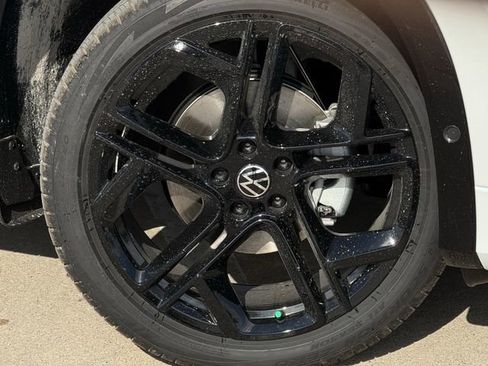 New 2026 Volkswagen Tiguan SE R-Line image 6