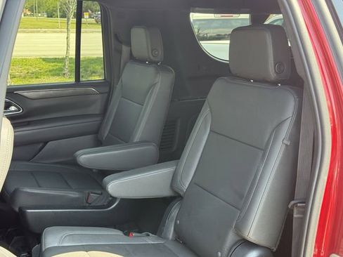 Used 2023 Chevrolet Suburban Z71 w/ Luxury Package image 28